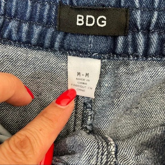 UO BDG Pull On Denim Short - Picture 3 of 5